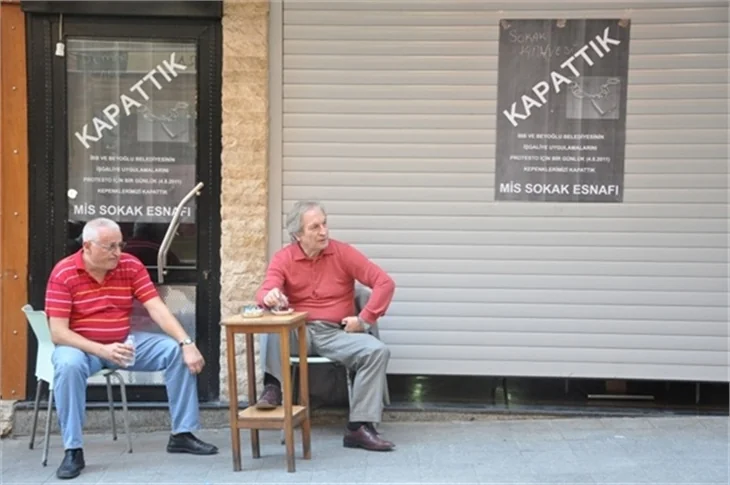 Beyoğlu'nda kepenk kapatıp eylem yaptılar
