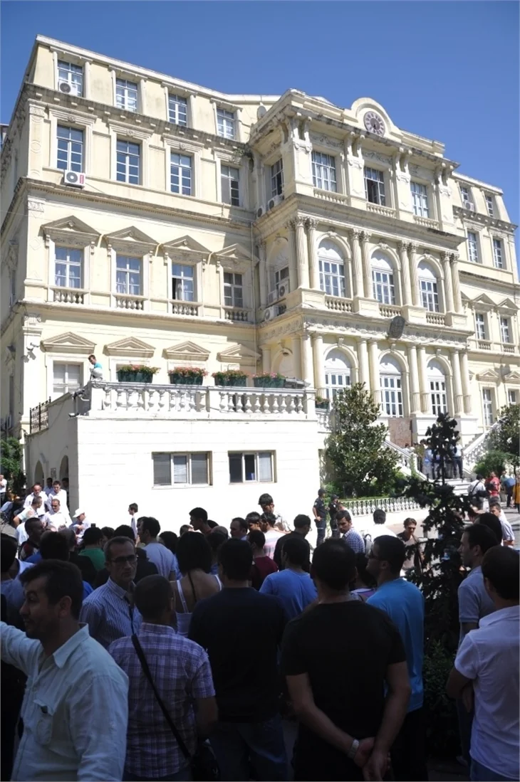 Beyoğlu'nda kepenk kapatıp eylem yaptılar