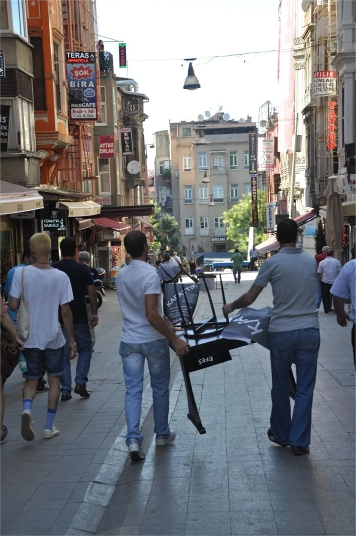 Beyoğlu'nda kepenk kapatıp eylem yaptılar