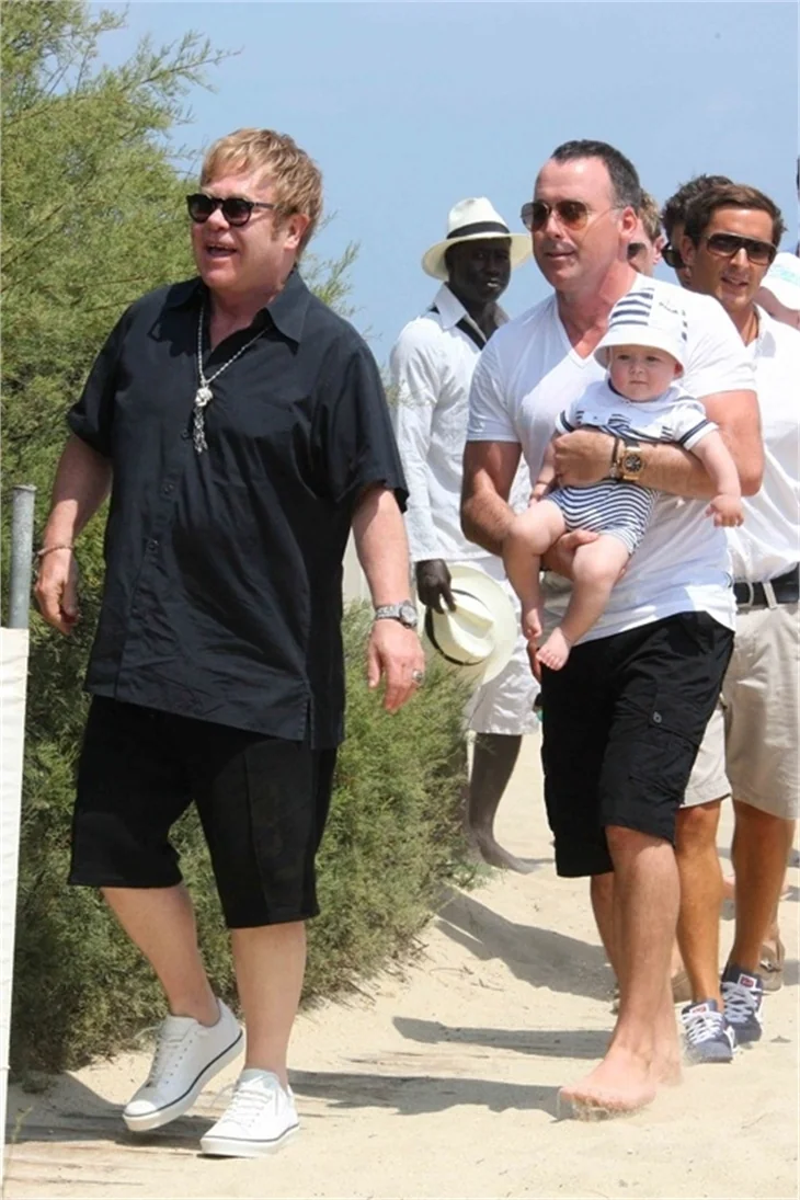 Elton John'un aile saadeti