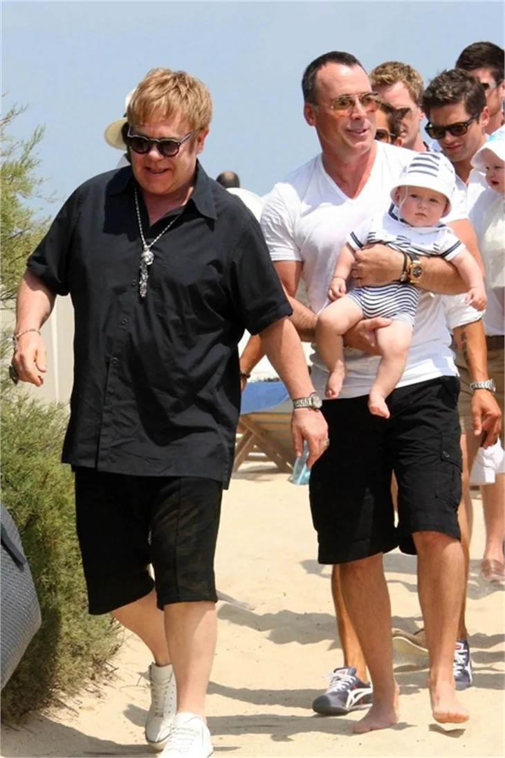 Elton John'un aile saadeti