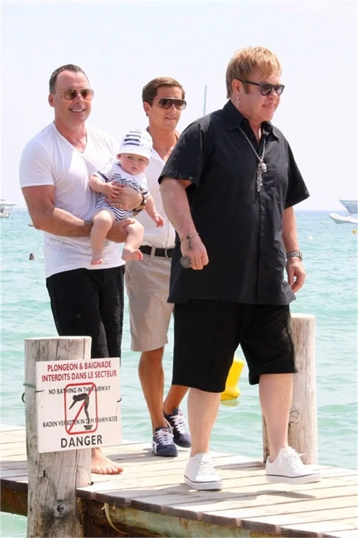 Elton John'un aile saadeti