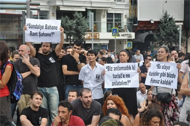 Beyoğlu'nda tepkiler artarak devam ediyor...