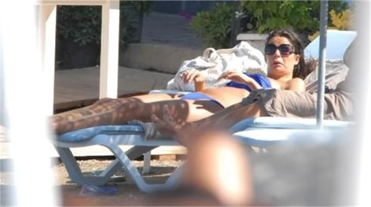 Asuman Krause bikinili yakalandı..