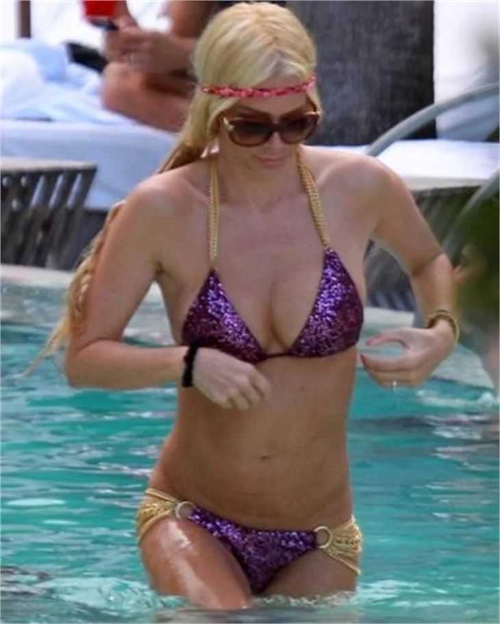 Jenna Jameson'ın seksi bikinisi dikkat çekti..