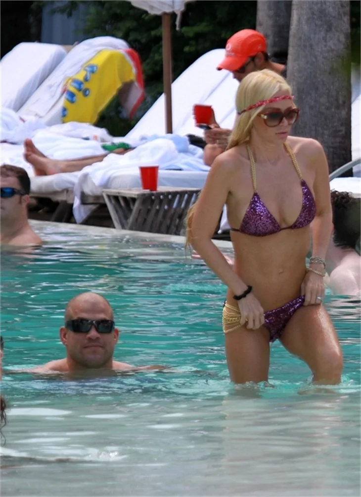 Jenna Jameson'ın seksi bikinisi dikkat çekti..
