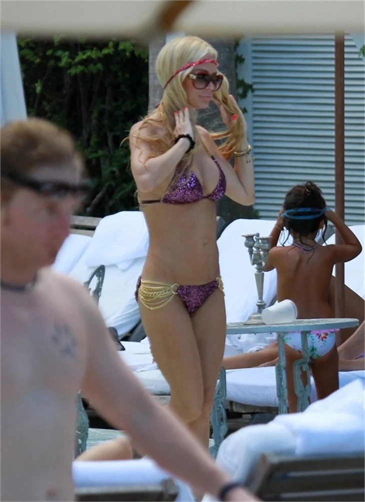 Jenna Jameson'ın seksi bikinisi dikkat çekti..