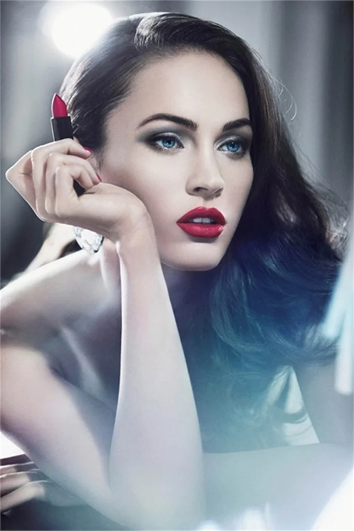 Megan Fox'un seksi dudakları ve gözleri...