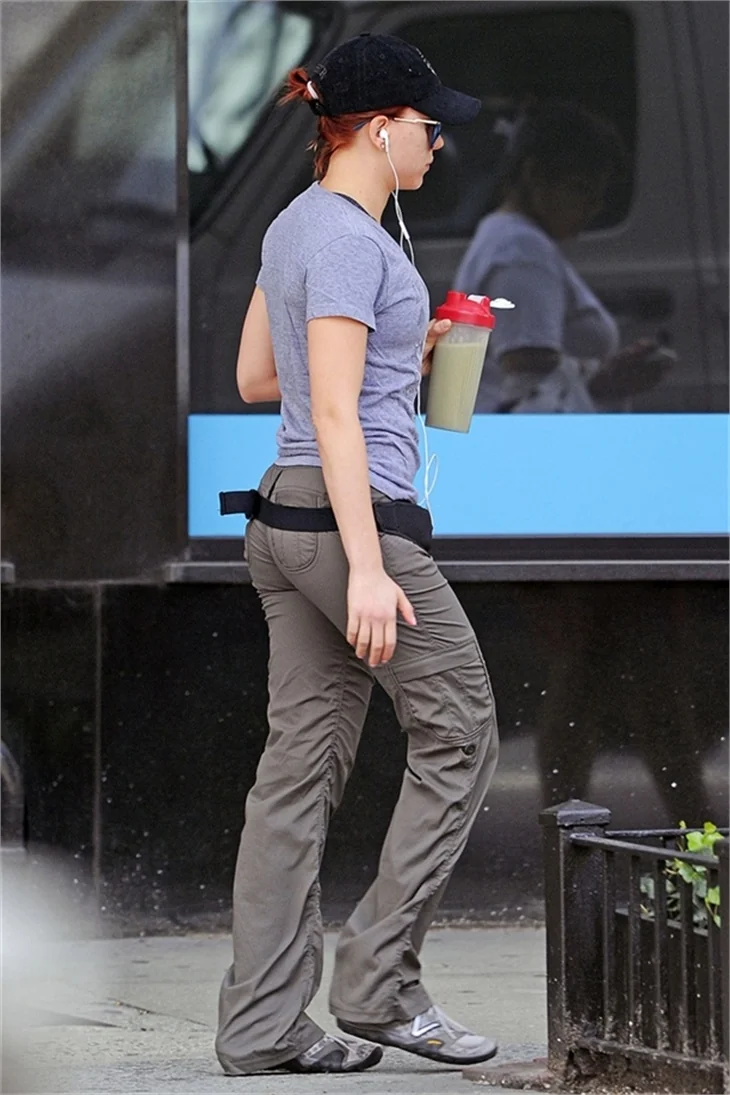 Scarlett Johansson, formunu spor yaparak koruyor...