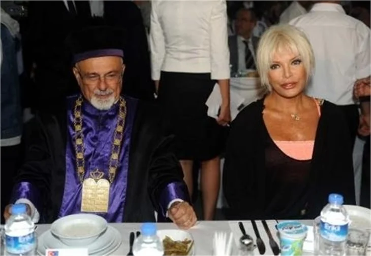 Ünlü isimler Darülaceze'de iftar yaptılar..