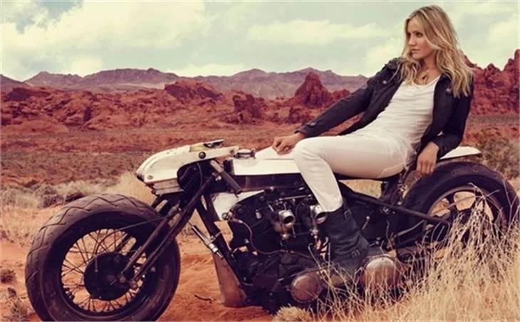 Cameron Diaz, güzelliğiyle büyülüyor!