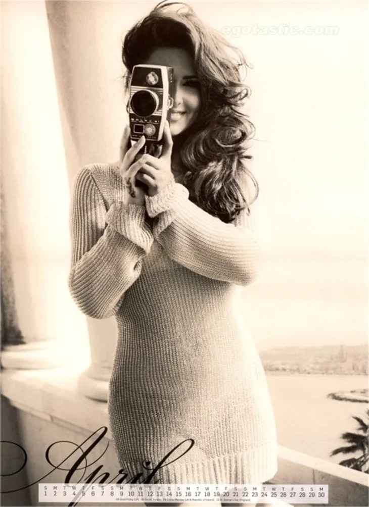 Cheryl Cole'den masum ve seksi 2012 takvimi
