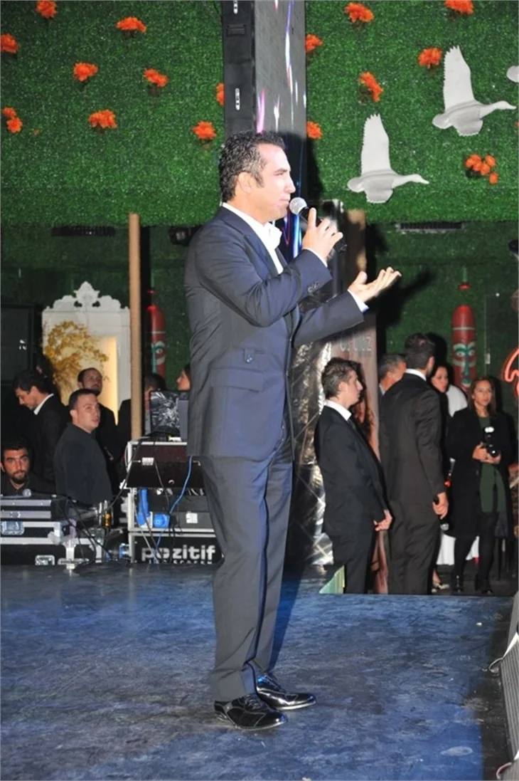 Ferhat Göçer, Nahide sahnesinde..