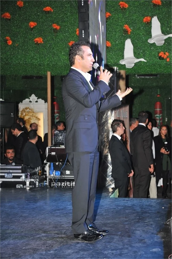 Ferhat Göçer, Nahide sahnesinde..