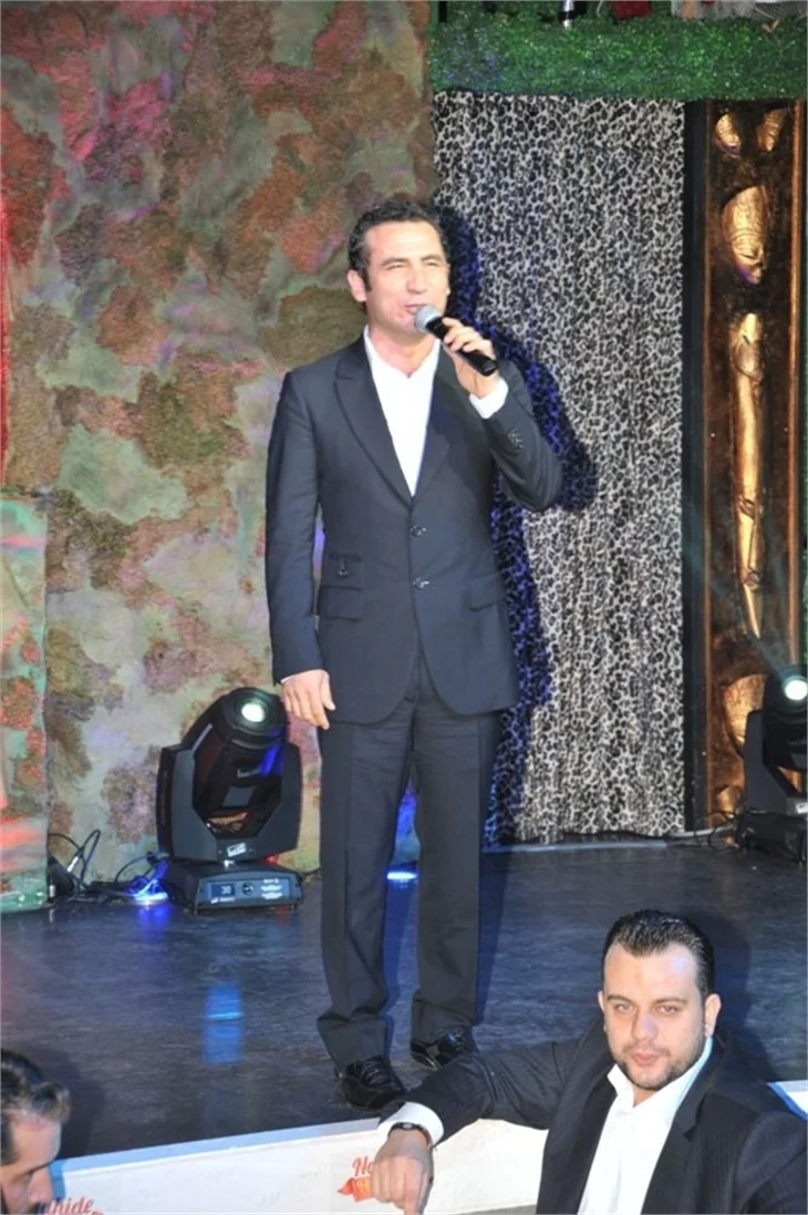 Ferhat Göçer, Nahide sahnesinde..