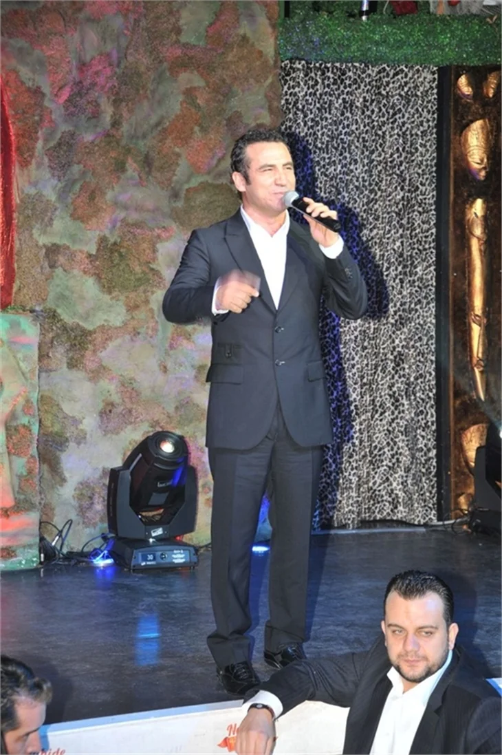 Ferhat Göçer, Nahide sahnesinde..