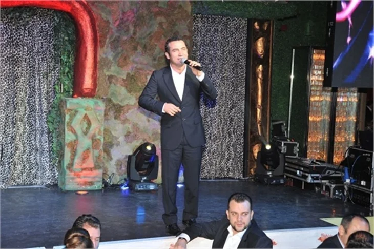 Ferhat Göçer, Nahide sahnesinde..