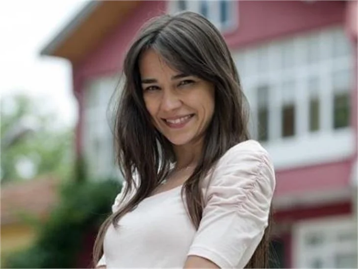 'Öyle Bir Geçer Zaman Ki'nin garson kızı...