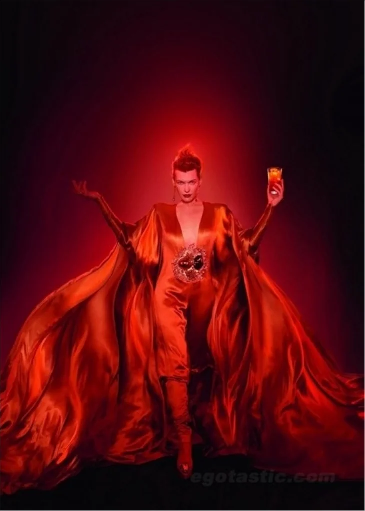 Seksi aktrist Milla Jovovich'den muhteşem 2012 takvimi..