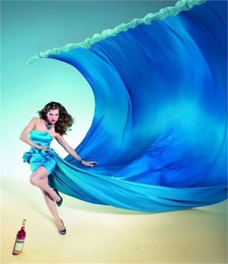 Seksi aktrist Milla Jovovich'den muhteşem 2012 takvimi..
