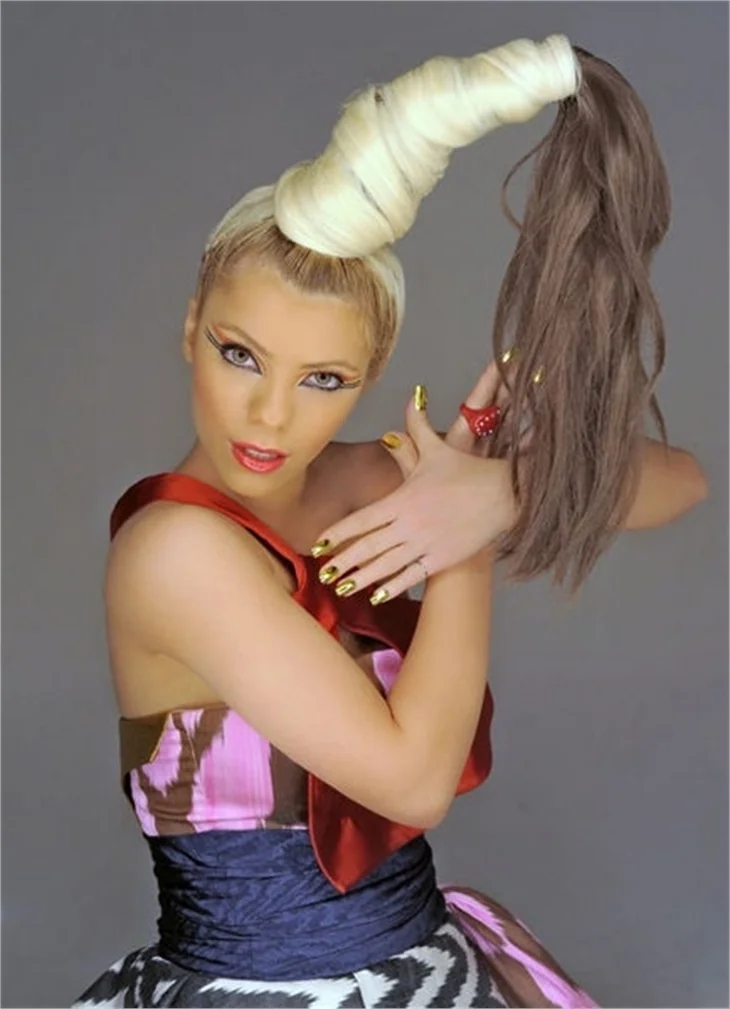 Seksi şarkıcı Kendi'nin fotoğrafları...