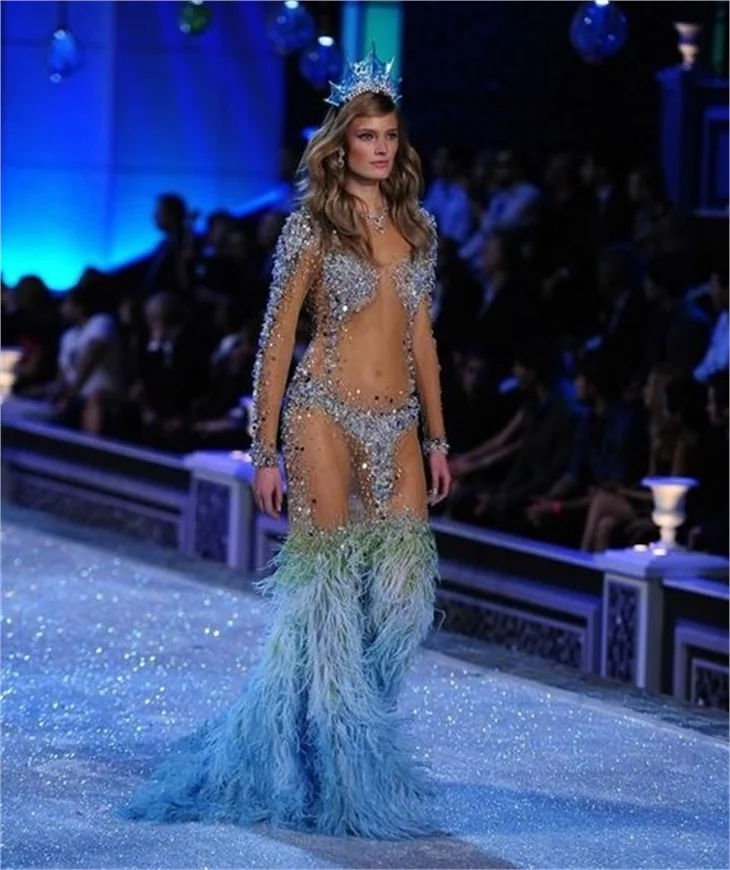 Victoria's Secret'dan geleneksel Fashion Show 2011
