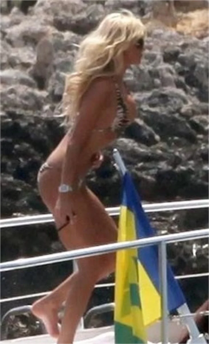 Çarkıfelek güzeli fena yakalandı..