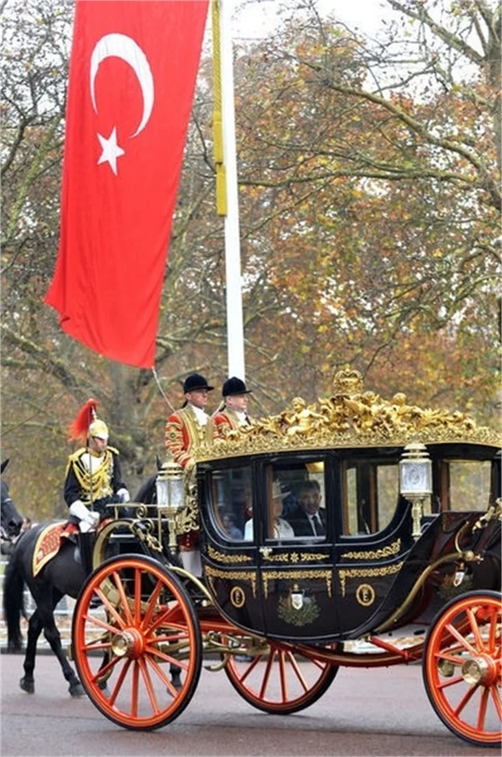 Cumhurbaşkanı Gül'e Londra'da karşılama töreni