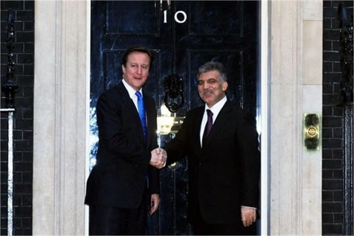 Cumhurbaşkanı Gül'e Londra'da karşılama töreni