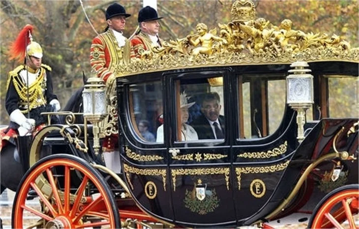 Cumhurbaşkanı Gül'e Londra'da karşılama töreni