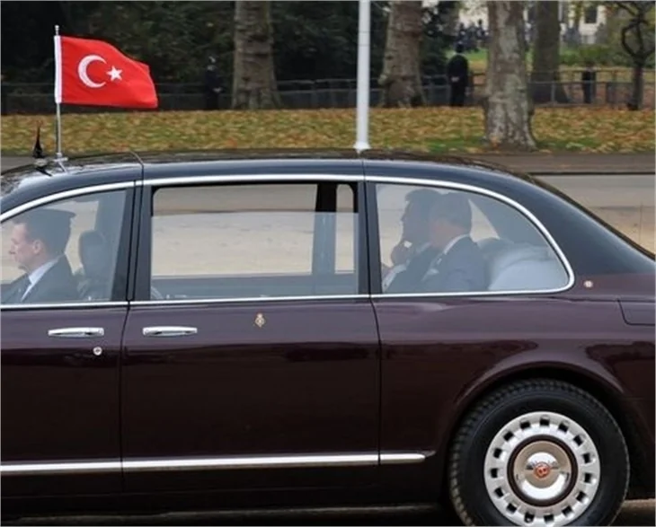 Cumhurbaşkanı Gül'e Londra'da karşılama töreni