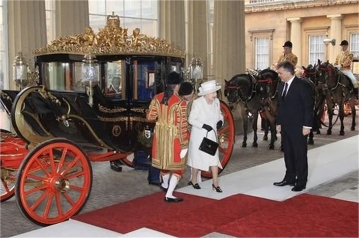 Cumhurbaşkanı Gül'e Londra'da karşılama töreni