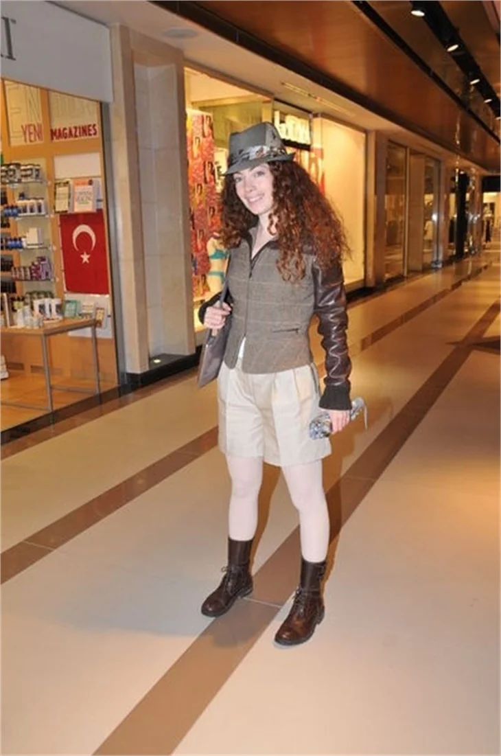 Ünlüler Twitter'da kendilerini nasıl anlatıyor?