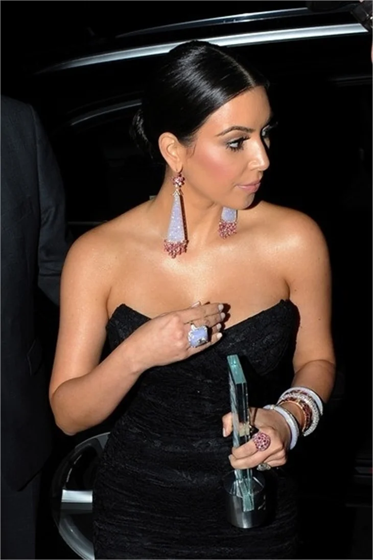 Kim Kardashian'ın giyim tarzı..