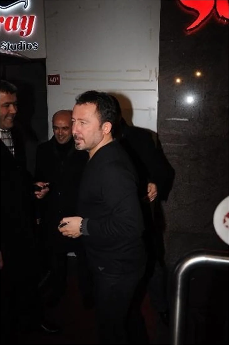 Sergen Yalçın ve Melike İpek Yalova aynı mekanda eğlendi..