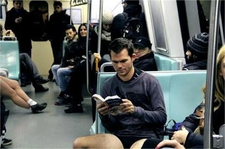 Pantolonsuz eylemciler şimdi İstanbul'da