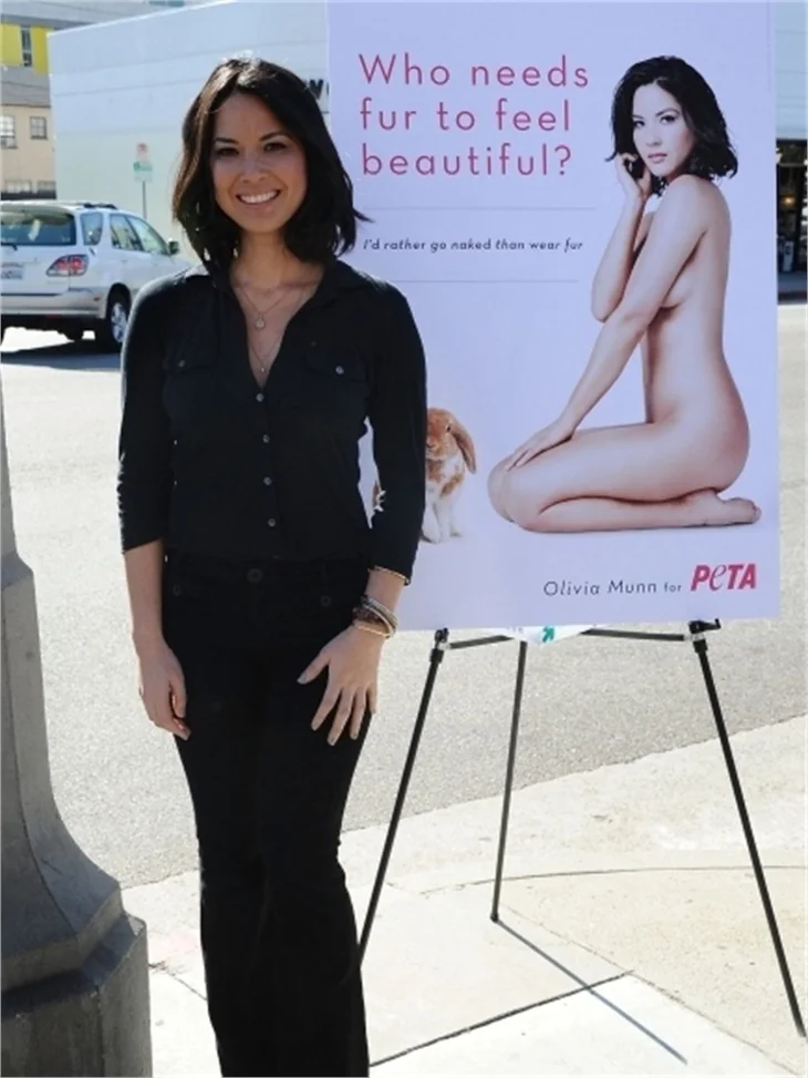 Seksi Olivia Munn PETA için soyundu!