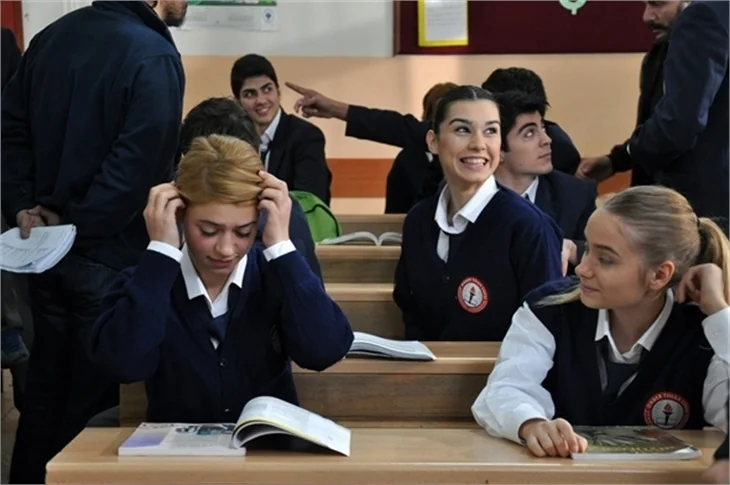 Elde Var Hayat dizisi 53. bölümden kareler...