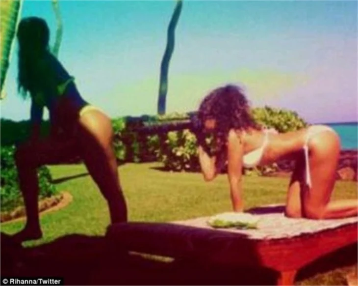Rihanna tatil fotoğraflarını paylaştı..