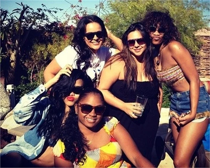 Rihanna tatil fotoğraflarını paylaştı..