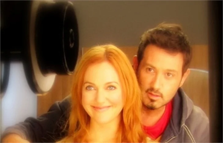MERYEM UZERLİ GÜZELLİĞİ İLE BÜYÜLEDİ!