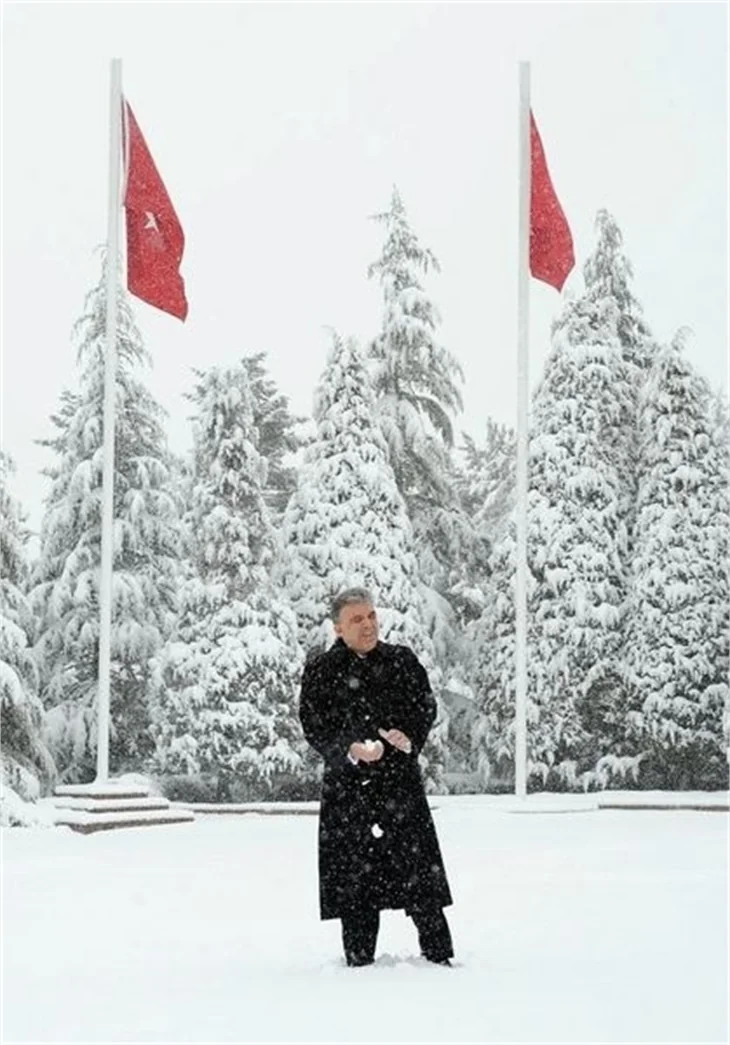 Abdullah Gül'ün köşkteki kar sefası