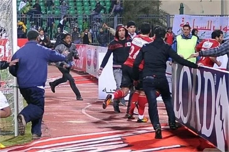 Mısır'da futbol maçında olaylar çıktı, 74 ölü