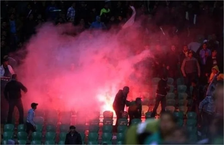 Mısır'da futbol maçında olaylar çıktı, 74 ölü