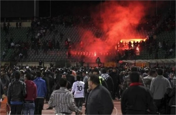 Mısır'da futbol maçında olaylar çıktı, 74 ölü