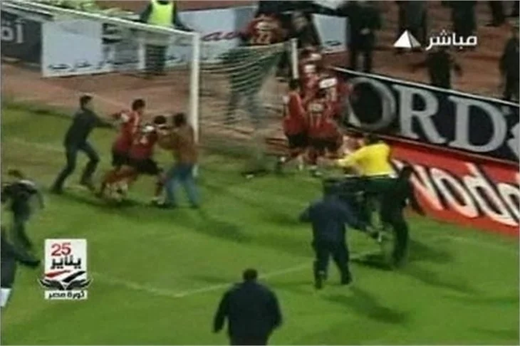 Mısır'da futbol maçında olaylar çıktı, 74 ölü