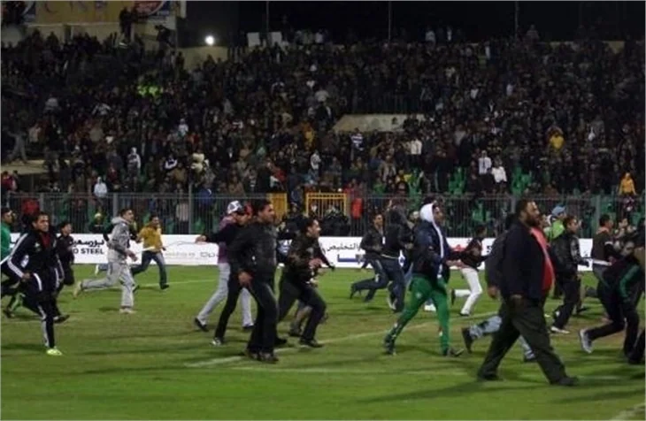 Mısır'da futbol maçında olaylar çıktı, 74 ölü
