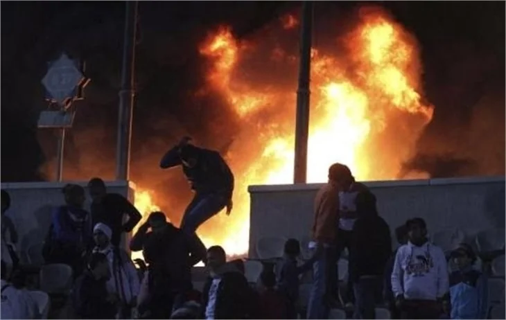 Mısır'da futbol maçında olaylar çıktı, 74 ölü
