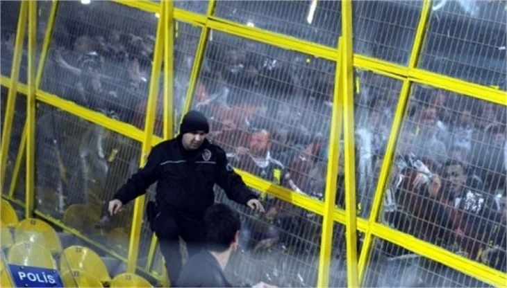 Fenerbahçe - Beşiktaş maçında olaylar çıktı...