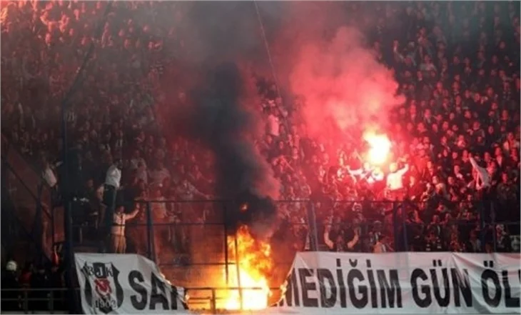 Fenerbahçe - Beşiktaş maçında olaylar çıktı...